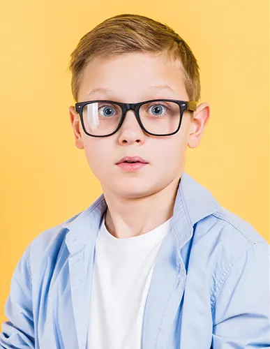 Boy in glasses by Freepik